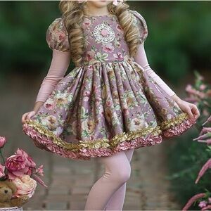 Aunt Betty floral dee tree was by Dollcake